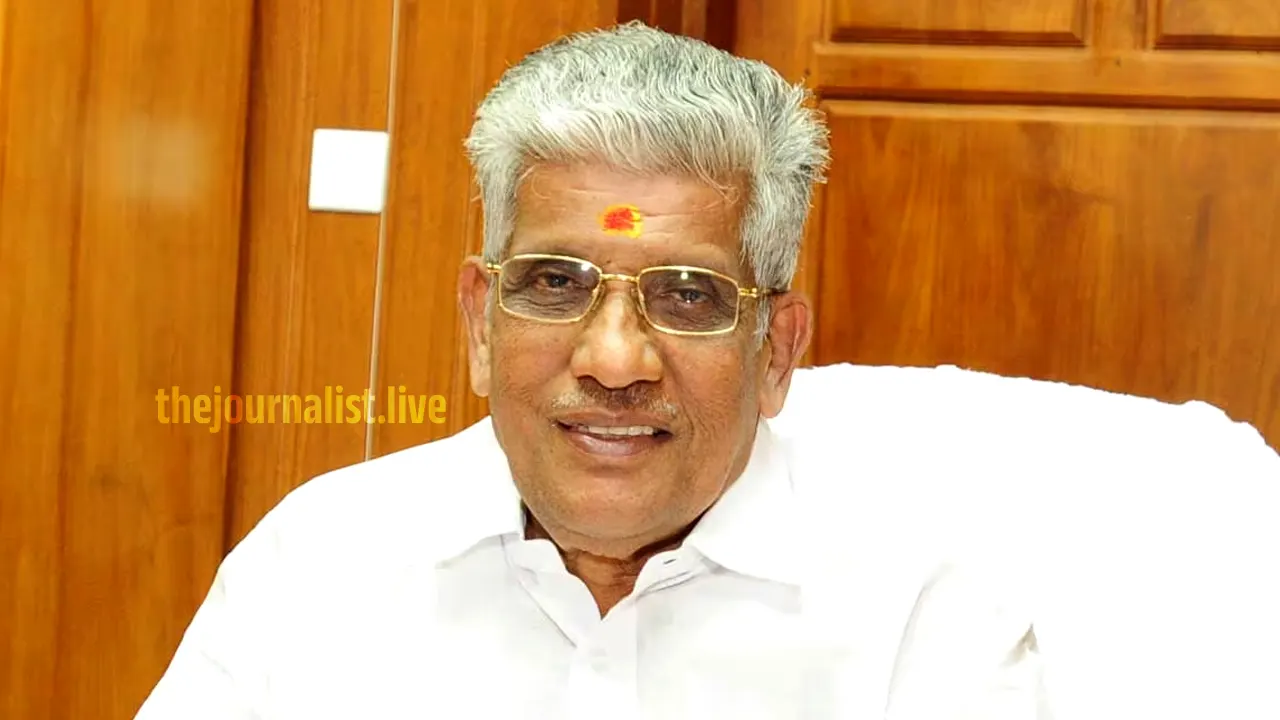 ‘പിണറായിക്ക് പാദസേവ ചെയ്യുന്ന കട്ടപ്പയാണ് സുകുമാരൻ നായർ’; കോലഞ്ചേരിയിലും പ്രതിഷേധ ബോർഡ്