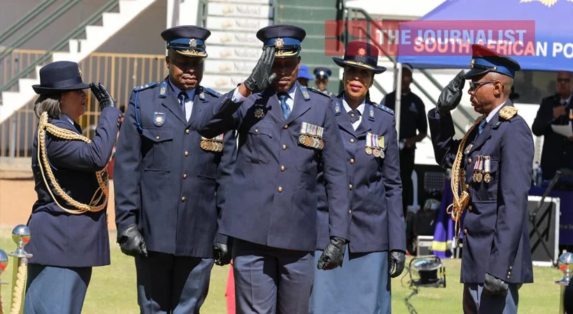 ദക്ഷിണാഫ്രിക്ക ഡസൻ കണക്കിന് വിരമിച്ച ഡിറ്റക്ടീവുകളെ വീണ്ടും പോലീസിൽ നിയമിക്കുന്നു