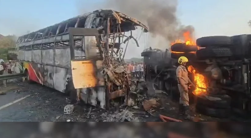 ആന്ധ്രാപ്രദേശിൽ ടിപ്പർ ലോറിയുമായി കൂട്ടിയിടിച്ച് ബസിന് തീപിടിച്ചു; 14 പേർ മരിച്ചു
