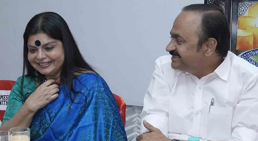 ദീപ ദാസ് മുൻഷിയെ വിശ്വാസമില്ല; മുഖ്യമന്ത്രി ചർച്ചകളിൽ ദീപ ദാസ് മുൻഷിക്ക് എതിരെ വിഡി സതീശൻ പക്ഷം