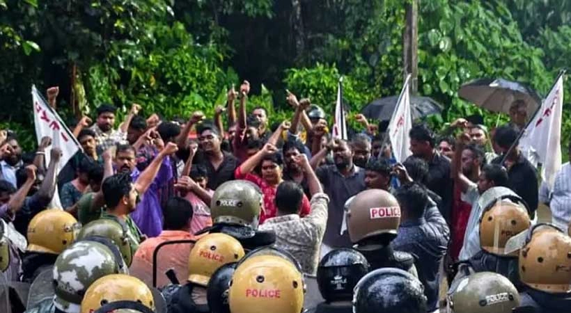 ഇഡി റെയ്ഡിന് പിന്നാലെ രാഷ്ട്രീയ പോര് തെരുവിലേക്ക്; ഷോൺ ജോർജിന്റെ വീട്ടിലേക്ക് ഡിവൈഎഫ്ഐ മാർച്ച്, ബിജെപിയുമായി സംഘർഷം