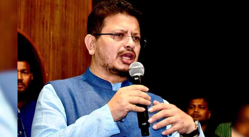 തൃണമൂൽ കോൺഗ്രസിൽ നിന്ന് പുറത്താക്കിയ ഋതബ്രത ബാനർജി പ്രതിപക്ഷ നേതാവ് ബംഗാൾ നിയമസഭയിൽ നാടകീയ നീക്കങ്ങൾ