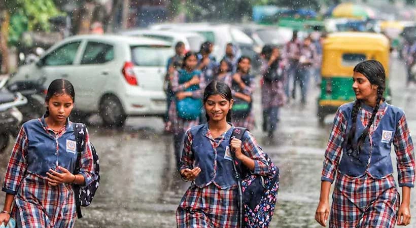 അതിശക്തമായ മഴ: നാളെ മൂന്ന് ജില്ലകളിലെ വിദ്യാഭ്യാസ സ്ഥാപനങ്ങൾക്ക് അവധി; റെഡ് അലേർട്ട് പ്രഖ്യാപിച്ചു