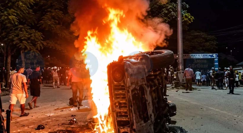 മണിപ്പൂരിൽ സംഘർഷം; അസം റൈഫിൾസ് ക്യാമ്പിന് നേരെ ജനക്കൂട്ടത്തിന്റെ കല്ലേറും അക്രമശ്രമവും