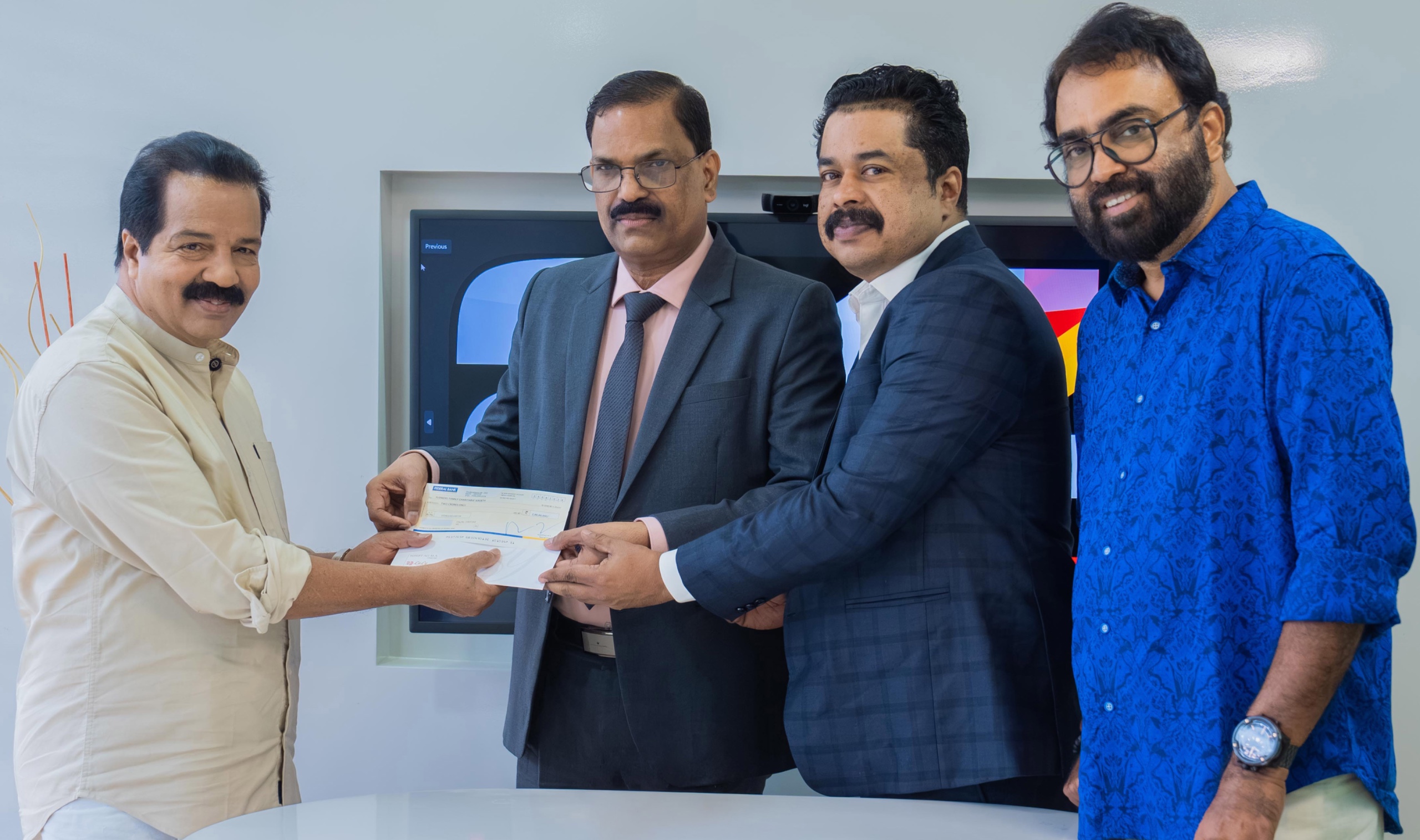 നിർദ്ധന കുടുംബങ്ങൾക്ക് വീടൊരുക്കാനുള്ള പ്രവർത്തനങ്ങൾ തുടങ്ങി; രണ്ടാം ഘട്ടത്തിലേക്ക് രണ്ട് കോടി രൂപ കൈമാറി