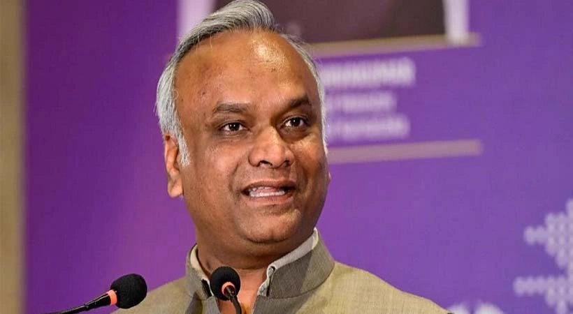 വന്ദേമാതരം മുഴുവൻ കാണാതെ പാടിയാൽ ഞാൻ രാജിവെക്കും; ബിജെപി നേതാക്കളെ വെല്ലുവിളിച്ച് പ്രിയങ്ക് ഖാർഗെ