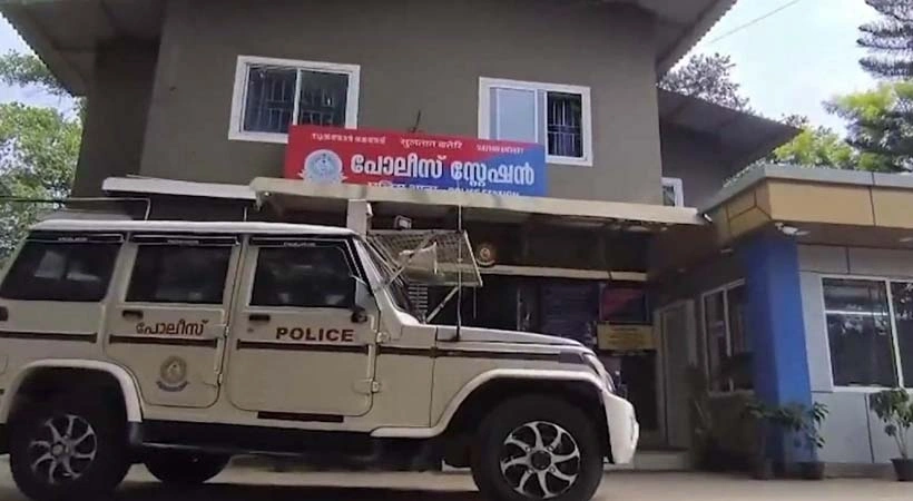 ബത്തേരി പൊലീസ് സ്റ്റേഷനിൽ കൂട്ട സ്ഥലംമാറ്റം; തൊണ്ടിമുതൽ കാണാതായ സംഭവത്തിൽ 21 ഉദ്യോഗസ്ഥർക്കെതിരെ നടപടി