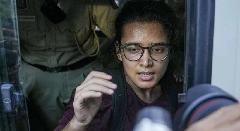 പൊലീസ് സാധാരണക്കാരോട് ക്രിമിനലുകളെപ്പോലെ പെരുമാറുന്നു; ഡൽഹി പൊലീസിനെതിരെ നേഹ ബോറ